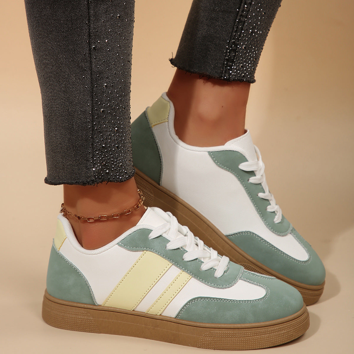 🏃♀️ Retro Style and Modern Comfort - The Perfect Sports Shoes for Active Women! ✨