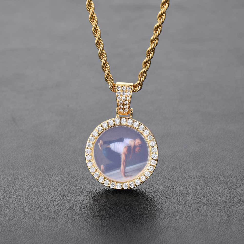 📸 Keep What Matters Close To Your Heart – The Elegant and Intimate Medallion Chain 💖
