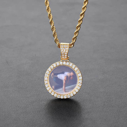 📸 Keep What Matters Close To Your Heart – The Elegant and Intimate Medallion Chain 💖