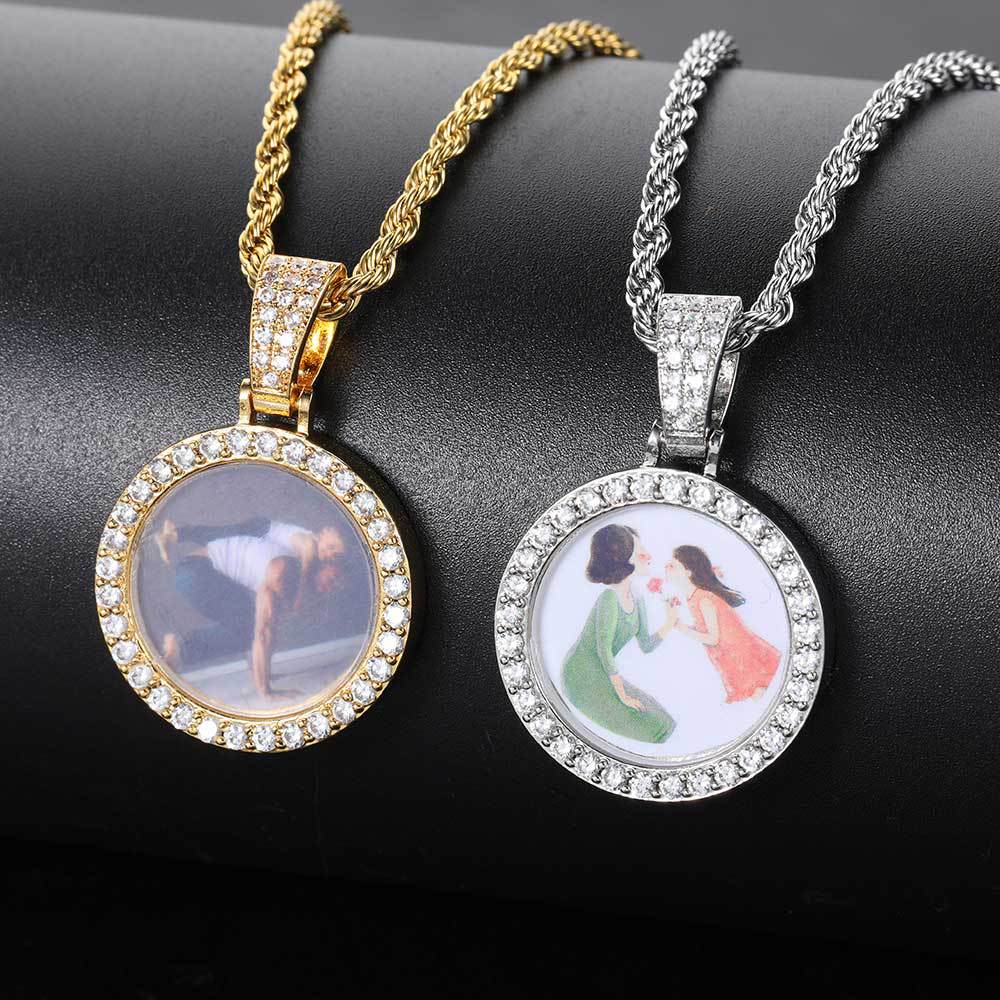 📸 Keep What Matters Close To Your Heart – The Elegant and Intimate Medallion Chain 💖