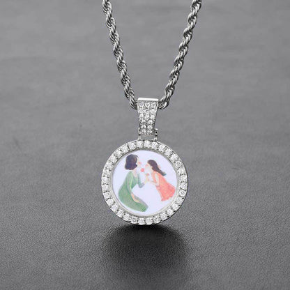 📸 Keep What Matters Close To Your Heart – The Elegant and Intimate Medallion Chain 💖